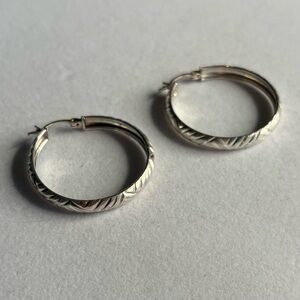Vintage 925 Sterling Silver Etched Diamond Cut Chunky Medium Hoop Earrings 1.25”